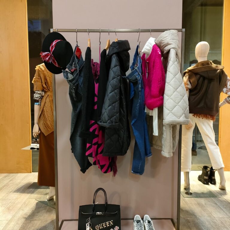 arredamento per negozi di abbigliamento