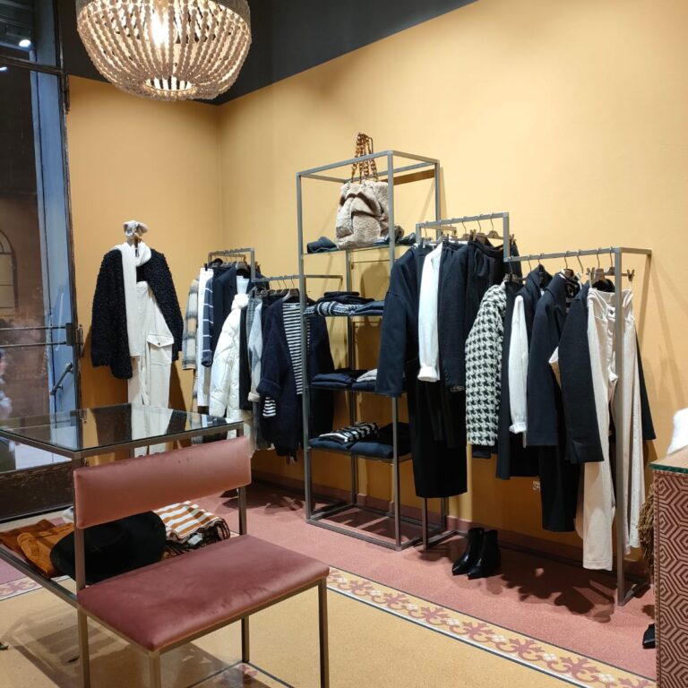 arredamento per negozi di abbigliamento